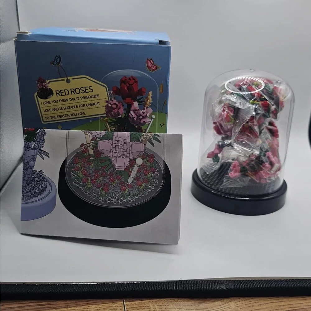 Red Roses Building Set - Picture 3 of 10